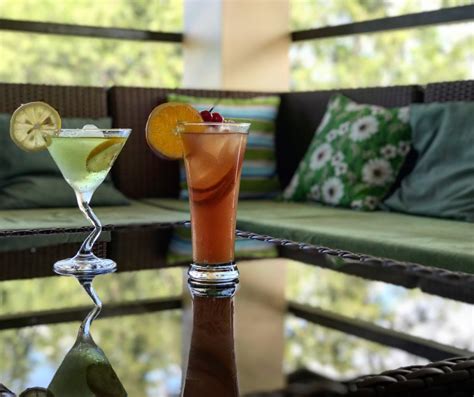 The Palms Resort & Bar – A hotel accommodation in San .